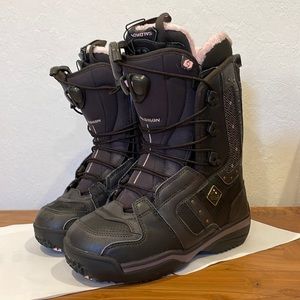 Women’s Salomon Lily Snowboard Boots Size 6 dark brown pink